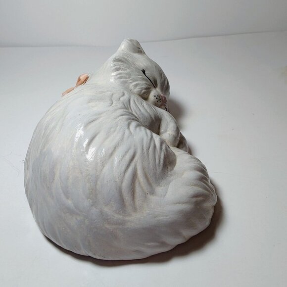 Vtg Light Gray Persian Sleeping Kitten W/Peach Bow On Back Hand-Painted - Picture 4 of 5